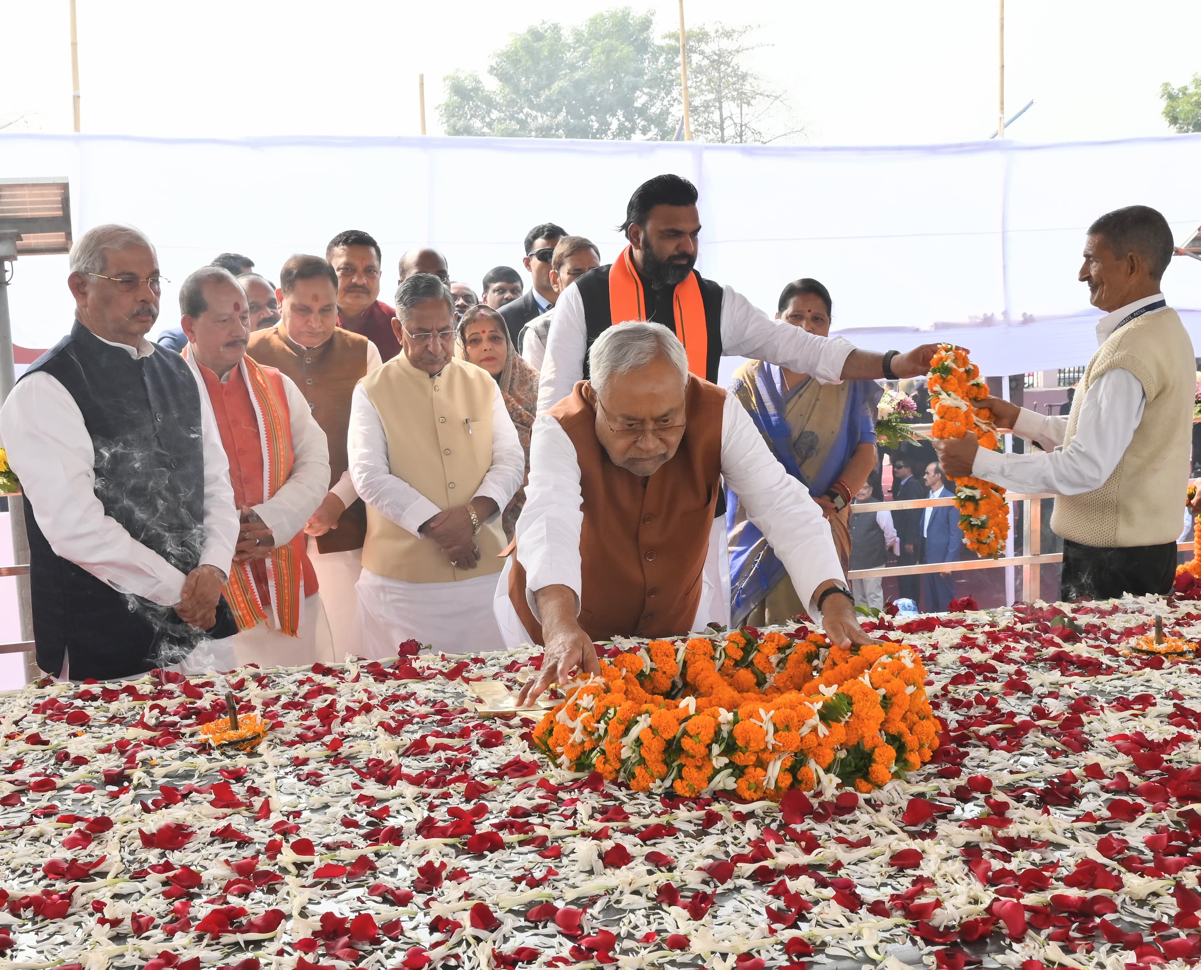 प्रथम राष्ट्रपति डॉ राजेंद्र प्रसाद की जयंती पर राज्यपाल और मुख्यमंत्री ने दी श्रद्धांजलि...