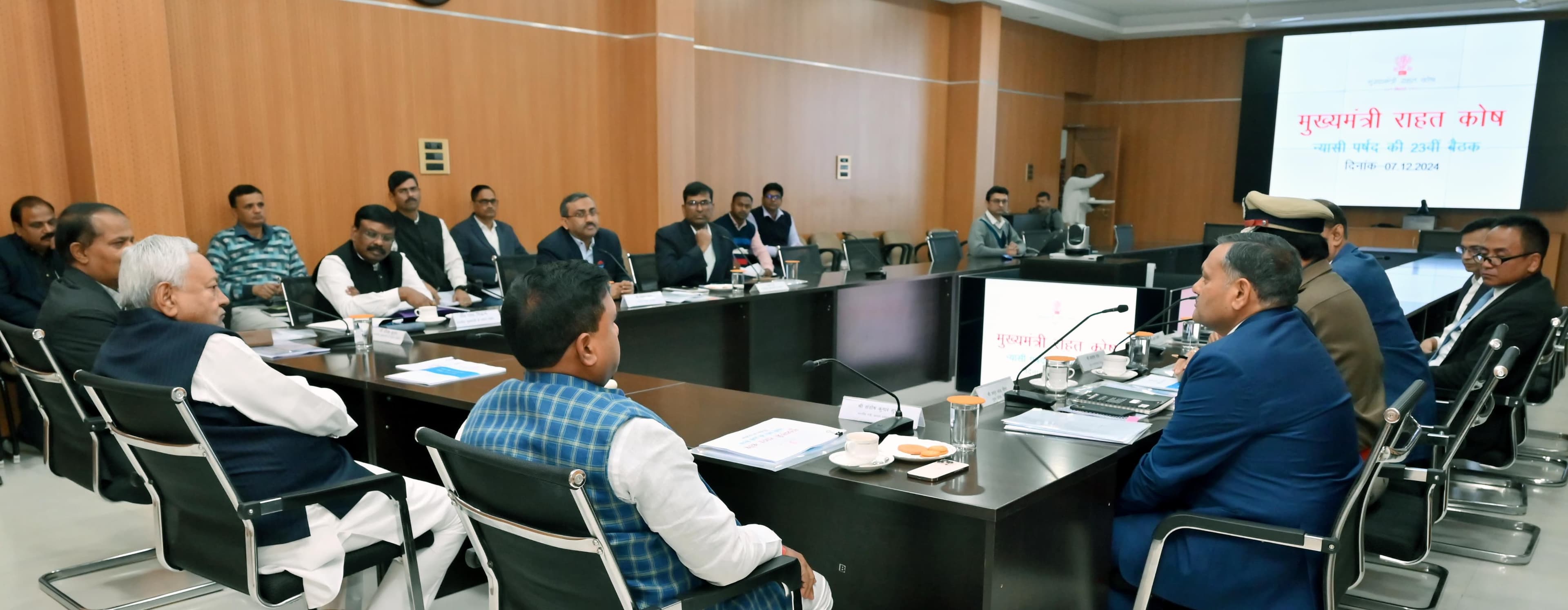 मुख्यमंत्री ने की अधिकारियों के साथ अहम बैठक