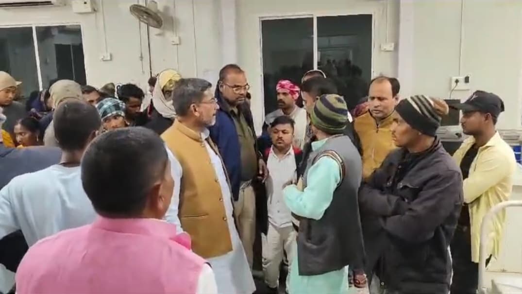 जहानाबाद उत्पाद विभाग की टीम और स्थानीय दुकानदार के बीच झड़प, इंस्पेक्टर समेत कई लोग घायल..