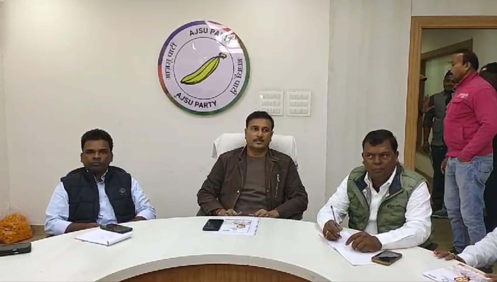 हम जनता के हक, अधिकार और स्वाभिमान की रक्षा के लिए संघर्ष जारी रखेंगे झारखंड विधानसभा चुनाव 2024 के परिणाम को लेकर आजसू पार्टी की समीक्षा बैठक....