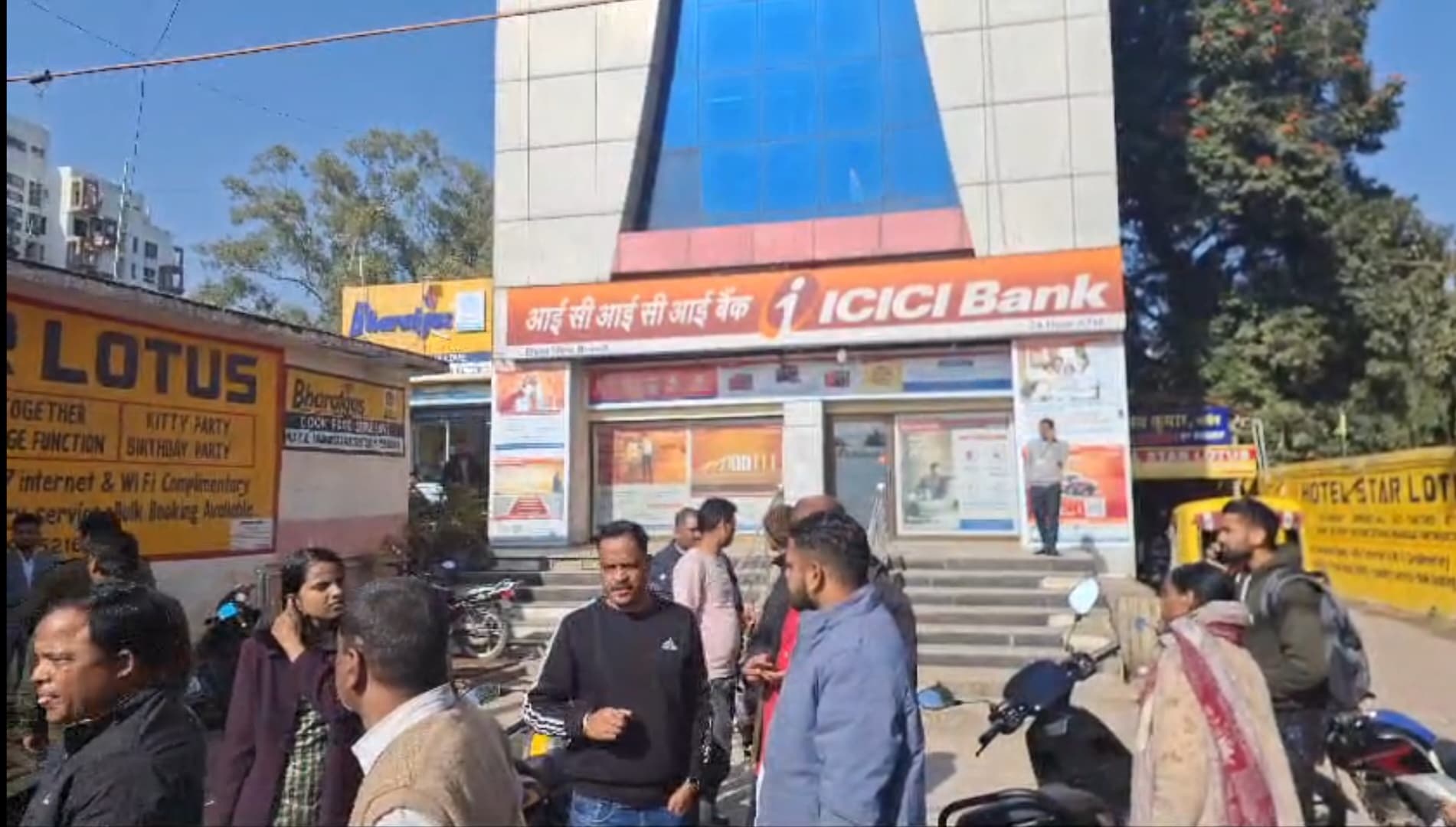 राजधानी राँची में दिनदहाड़े 13 लाख रुपए की लूट, अपराधियों ने युवक को मारी गोली....