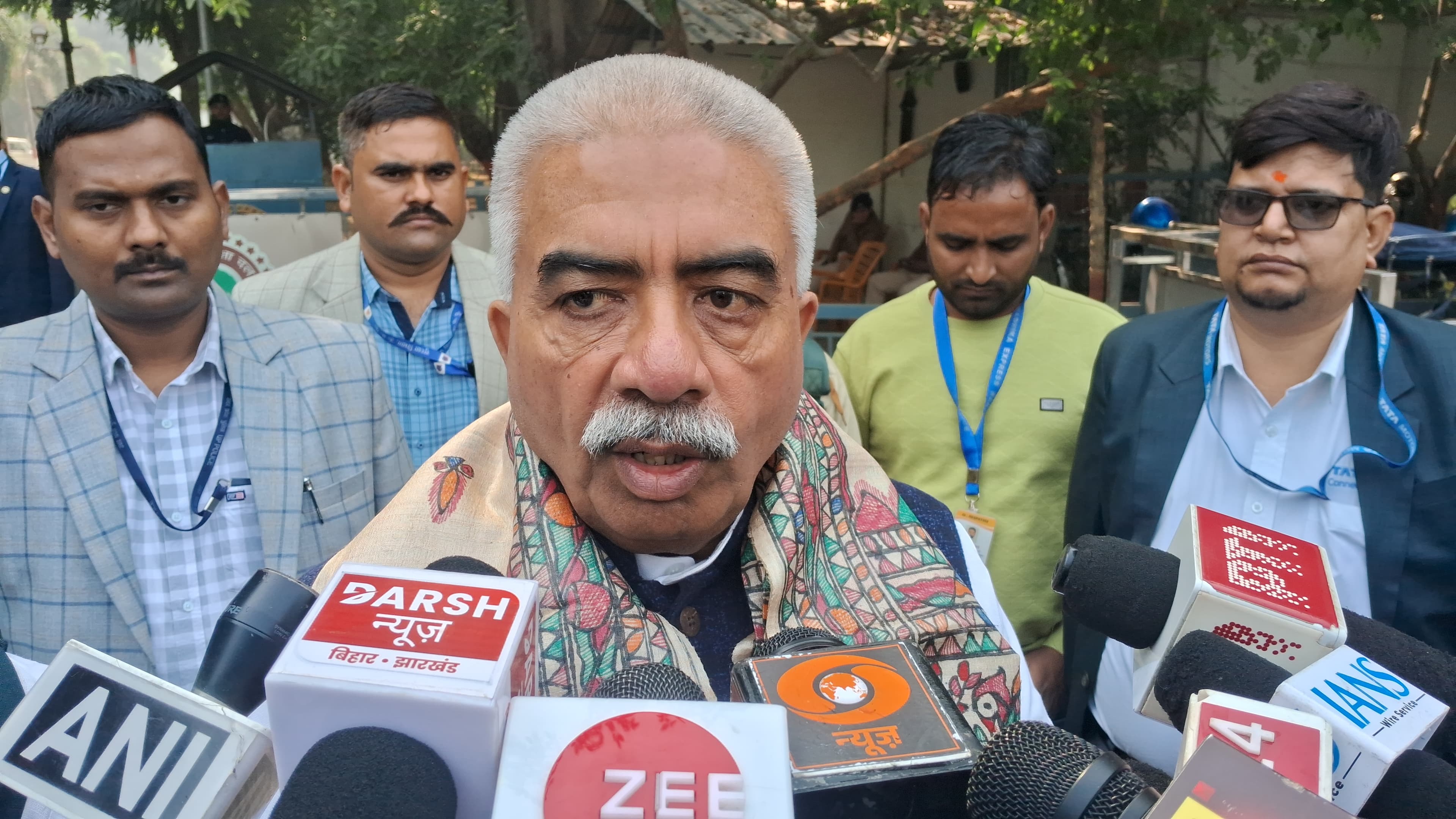 यूपी के मंत्री निमंत्रण लेकर पहुंचे सीएम नीतीश कुमार से मिलने