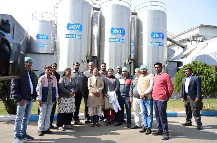 मंत्री शिल्पी नेहा तिर्की ने किया मेधा डेयरी प्लांट का निरीक्षण...
