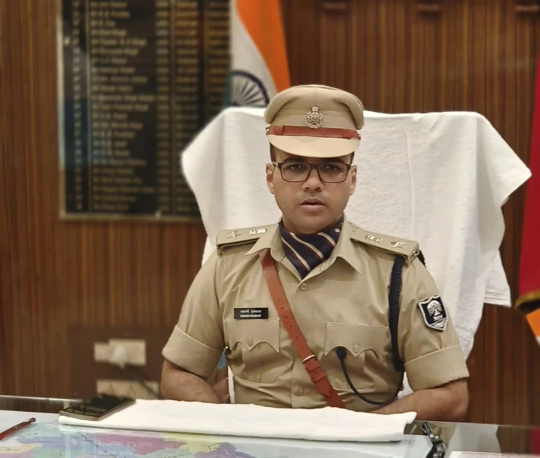 SP स्वर्ण प्रभात की बड़ी कार्रवाई, दो थानेदार निलंबित,60 पुलिस कर्मियों का वेतन बंद,जाने वजह..