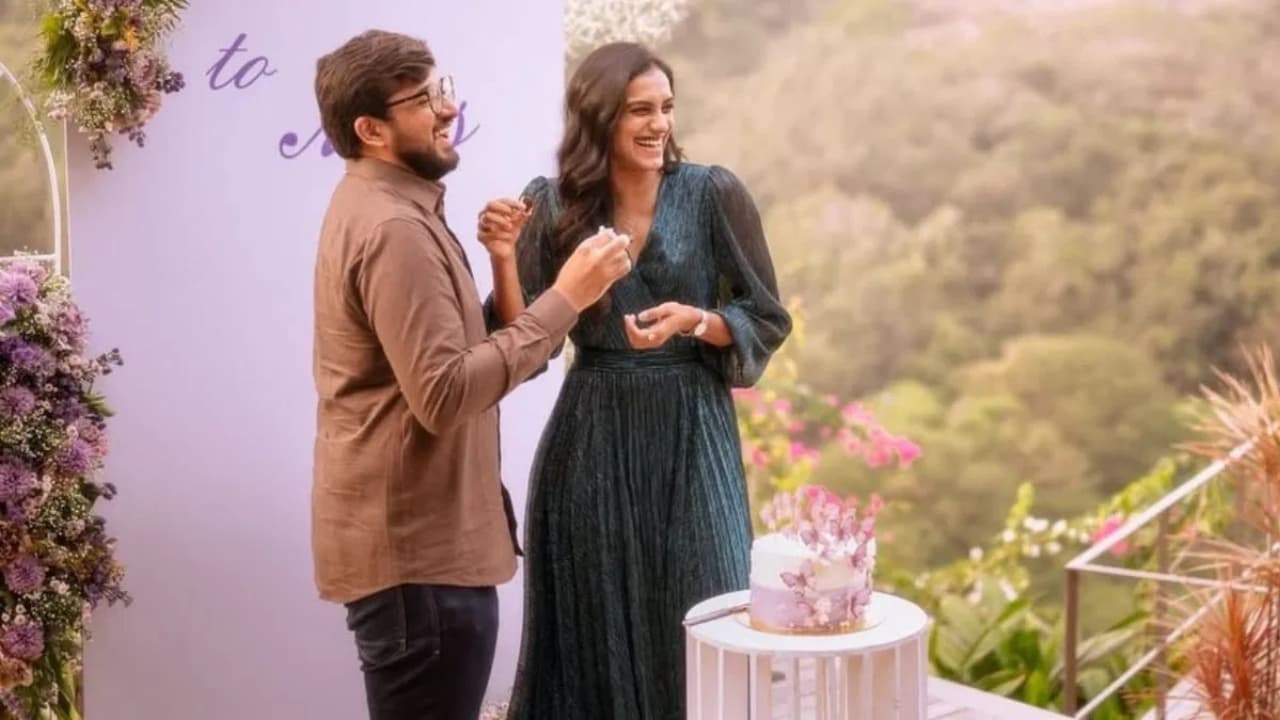 स्टार बैडमिंटन खिलाड़ी पीवी सिंधु ने की सगाई, शादी की डेट भी हुई फिक्स