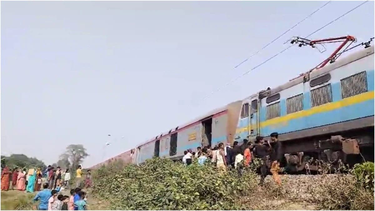 यात्री गण कृपया ध्यान दें,कई ट्रेने कैंसल,कई का मार्ग परिवर्तित, देखें सूची..