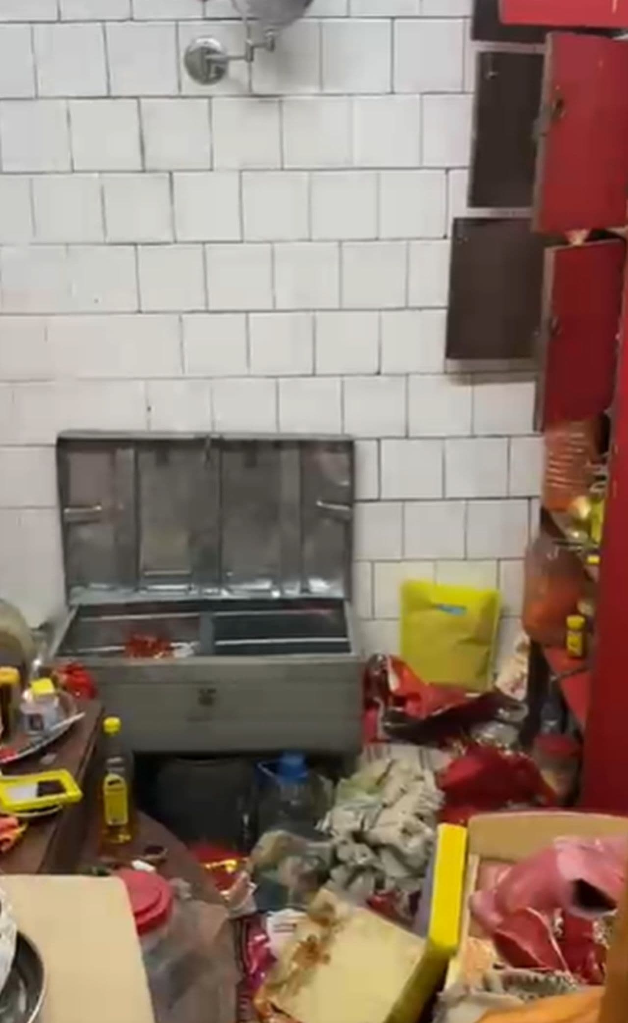 धर्मनाथ धनी मंदिर में दुर्गा माता के लाखो के गहने हुए चोरी