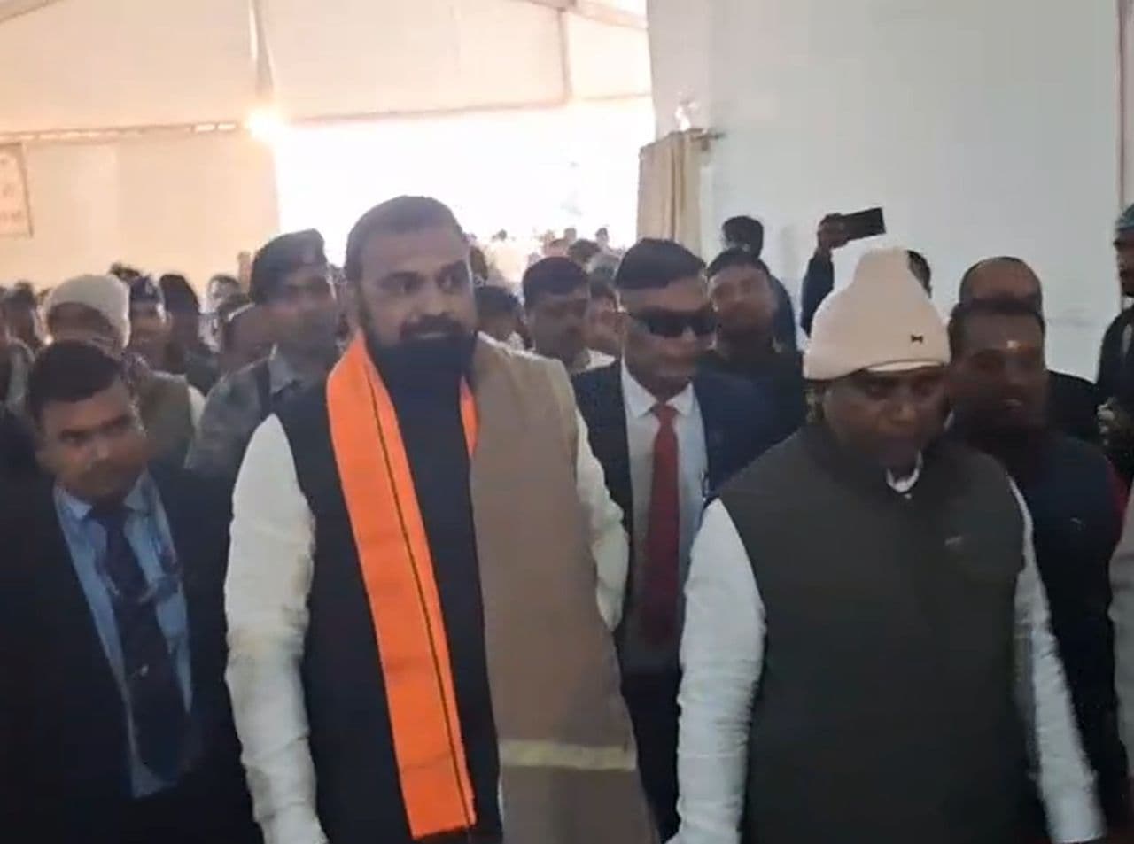 हेमंत सोरेन और सम्राट चौधरी ने बड़ी ढाका में जताया मंत्री संजय यादव के परिवार के प्रति शोक संवेदना