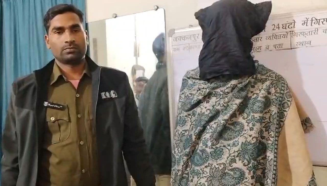 सोशल मीडिया पर नाम बदल युवती को फंसाया और करने लगा..., भेद खुला तो युवती पहुंच गई थाना और...