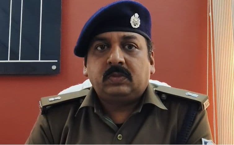 कटिहार में रिश्वतखोर पुलिसकर्मी का वीडियो वायरल, एसआई निलंबित—एसपी ने दिए जांच के आदेश