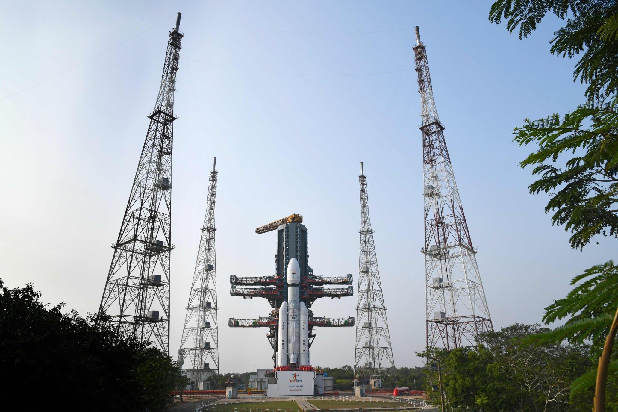 ISRO के बाहुबली ने रचा एक और इतिहास, सबसे भारी सैटेलाइट को लेकर सफल उड़ान