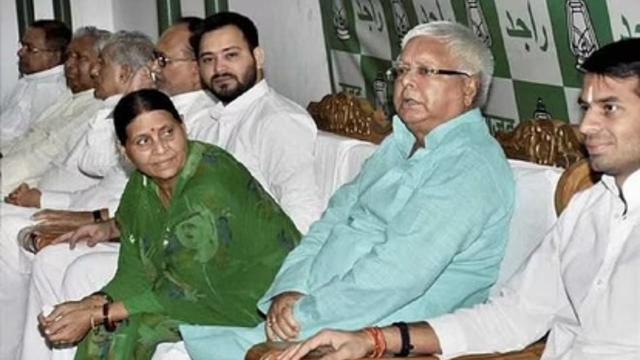 RJD-BJP-JDU के बाद अब आरजेडी ने भी कसी कमर, राबड़ी आवास में जुटेंगे पार्टी के विधायक