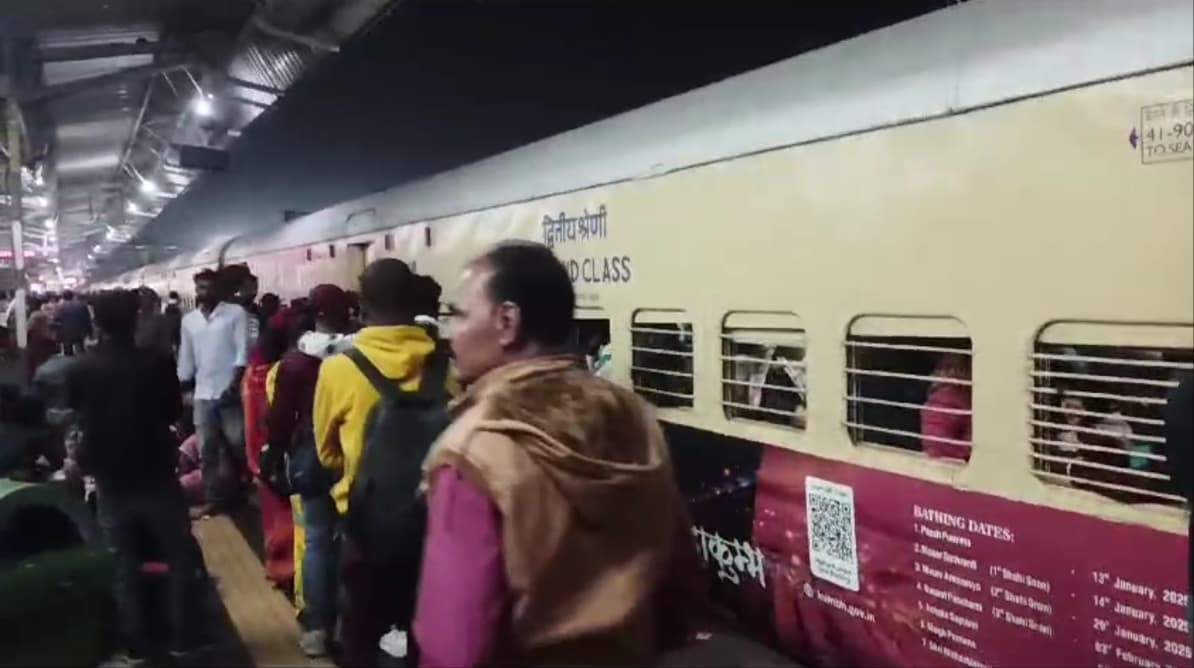 प्रयागराज महाकुंभ की भीड़ को लेकर छपरा जंक्शन पर रेलवे की व्यवस्था नाकाफी..