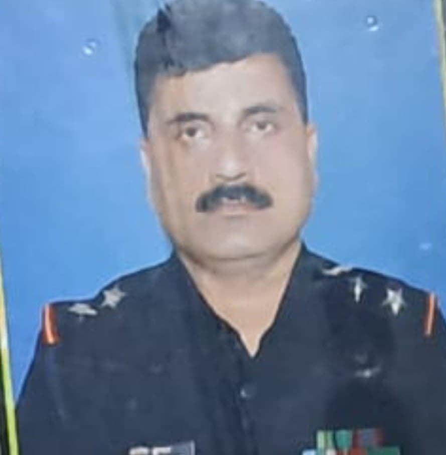 परिवार के साथ जाना था कुंभ स्नान, पर छुट्टी से पहले हुए शहीद हुए आर्मी जवान..