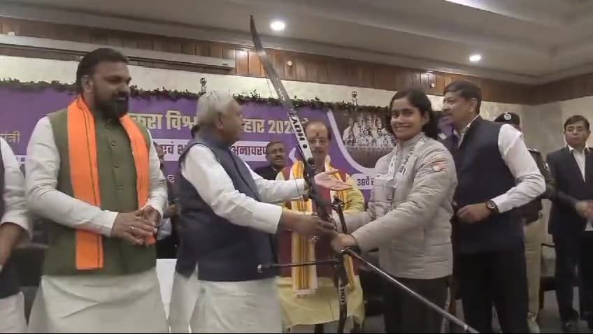 CM नीतीश ने सेपक टाकरा वर्ल्ड कप-2025 के लोगो एवं शुभंकर का अनावरण, खिलाड़ियों को सम्मान..