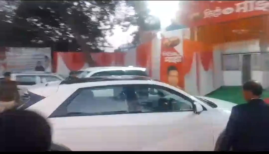 सीएम नीतीश कुमार लिट्टी पार्टी में पहुंचे माझी के घर