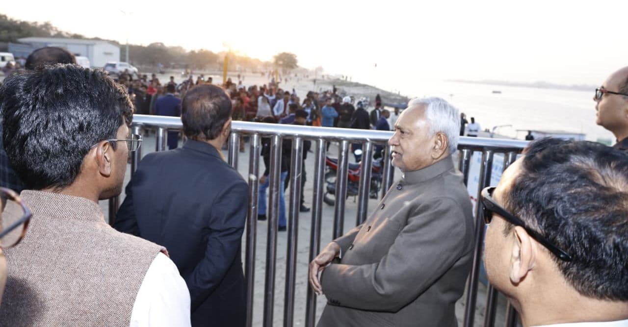 विधानसभा से निकलने के बाद CM पहुंचे दीघा घाट, साथ में मौजूद रही अधिकारियों की भी टीम...