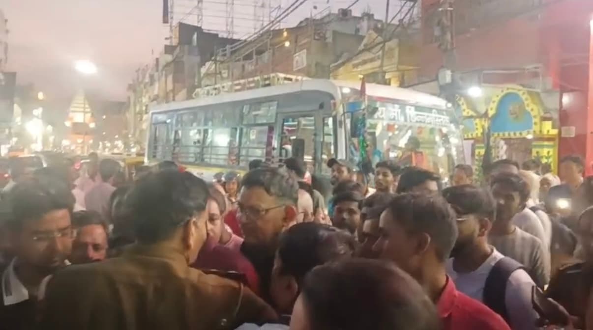 गांधी मैदान में हंगामा… 4 हिरासत में, सैकड़ों पर FIR से मचा हड़कंप