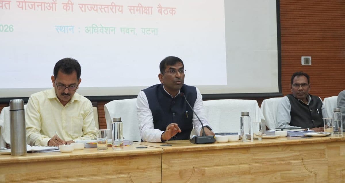 भवन निर्माण विभाग के सचिव ने की विभाग की समीक्षा, कर्मियों को दिए तीव्र एवं गुणवत्तापूर्ण कार्य करने के निर्देश...