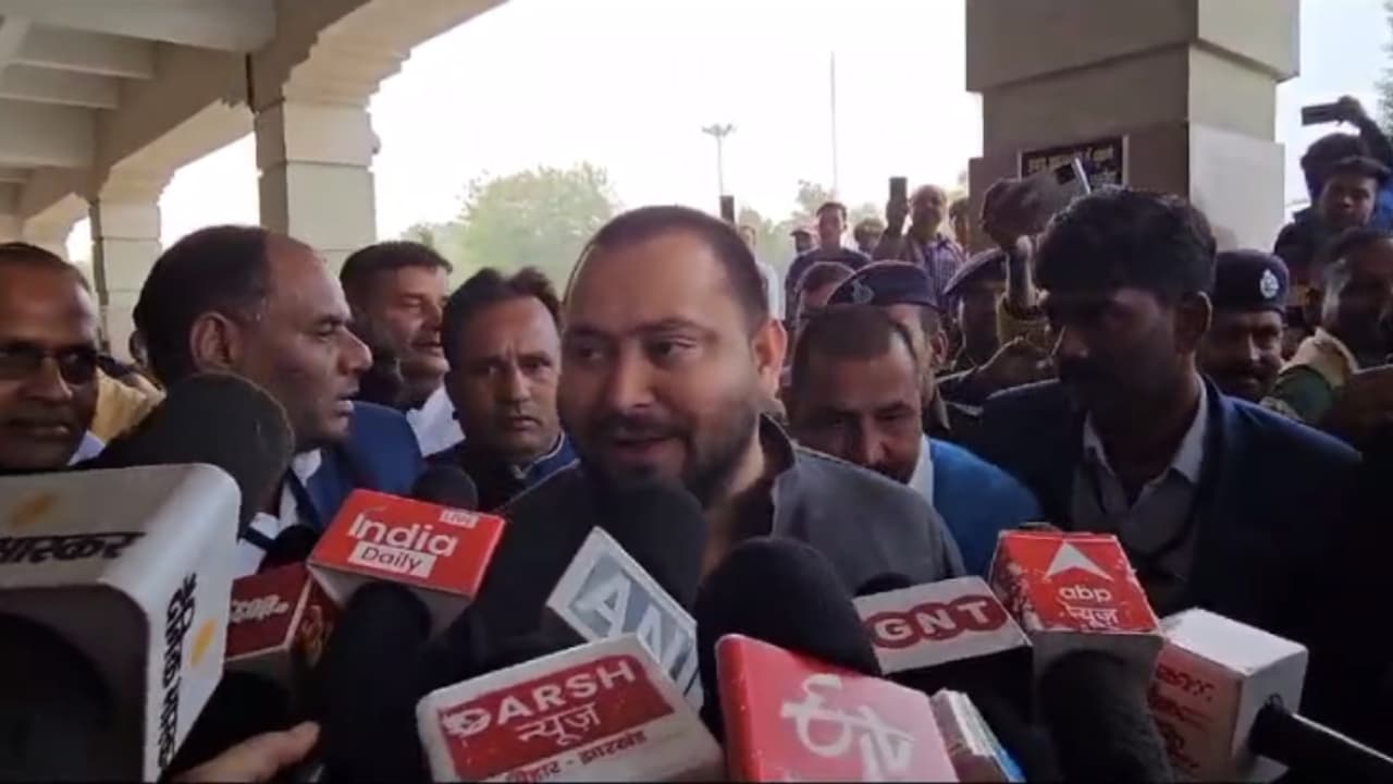 गया पहुंचे डिप्टी सीएम तेजस्वी यादव, बौद्ध धर्म गुरु दलाई लामा से मुलाकात कर कार्यकर्ता के साथ करेंगे बैठक