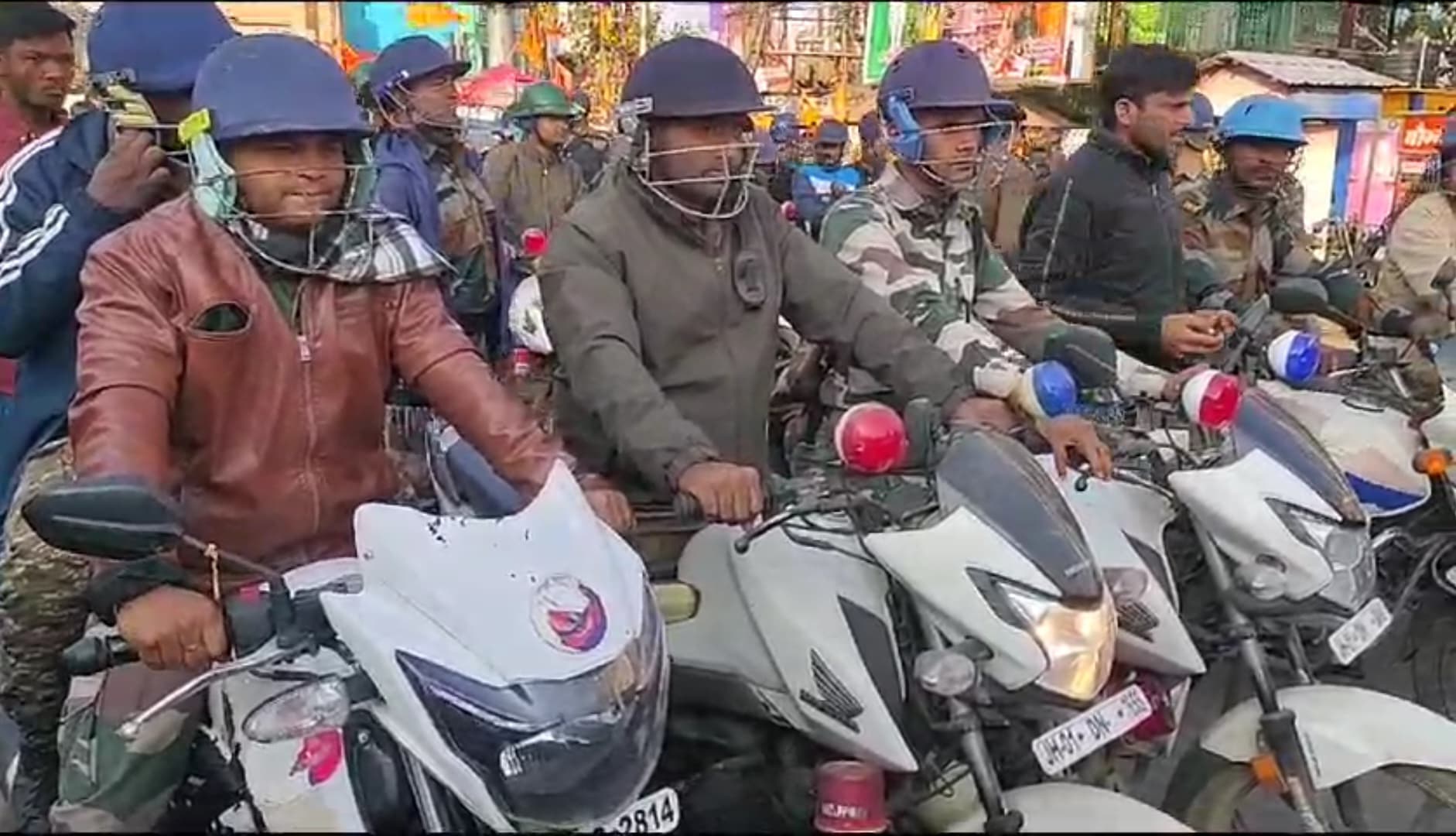 22 जनवरी को रामोत्सव की तैयारी को लेकर रांची प्रशासन हुई अलर्ट संवेदनशील इलाकों में सुरक्षा बलों और गस्ती दलों को किया तैनात....