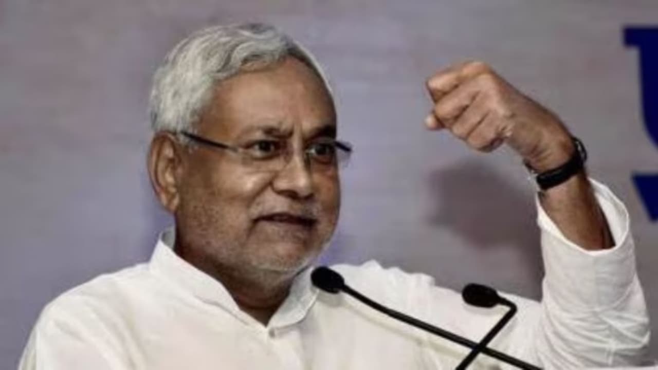 बिहार में पलट रही सरकार ! सियासी गर्माहट के बीच कुछ इस तरह के हैं आंकड़े....