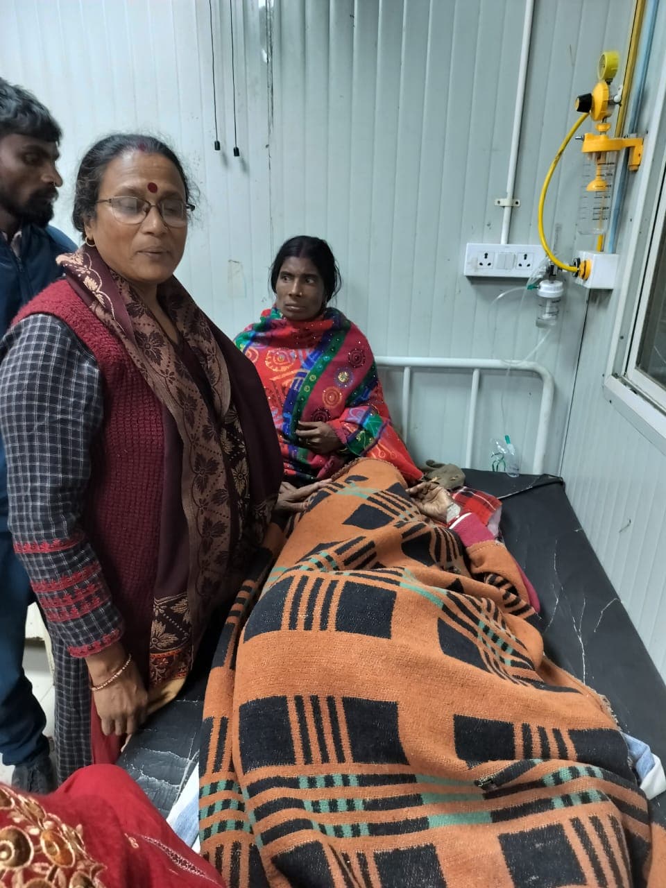 बलात्कार पीड़ित महिला से मिलकर एडवा ने की सरकार से न्याय की मांग