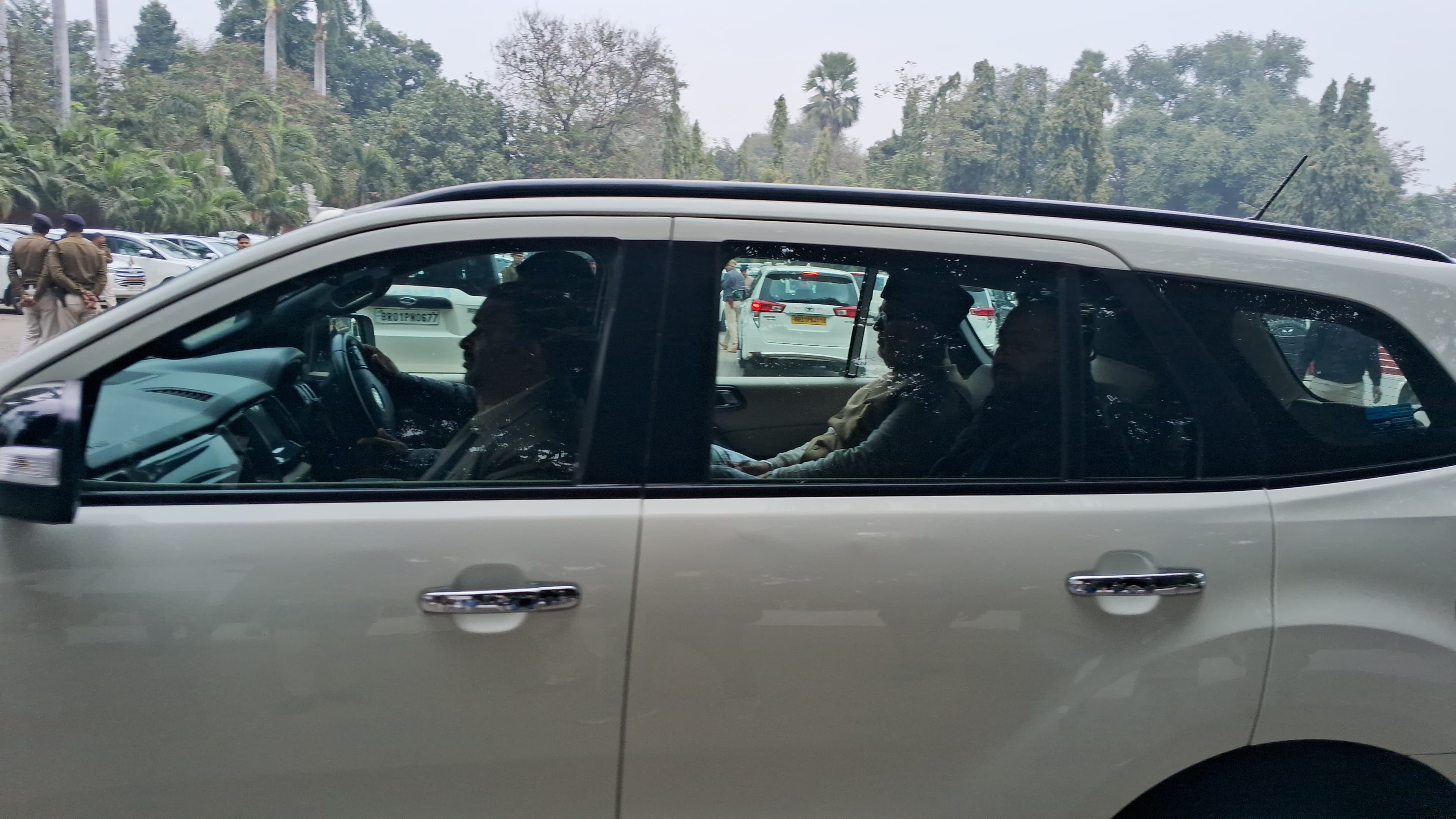 राज्यपाल की शपथ ग्रहण में पहुंचे नेता प्रतिपक्ष