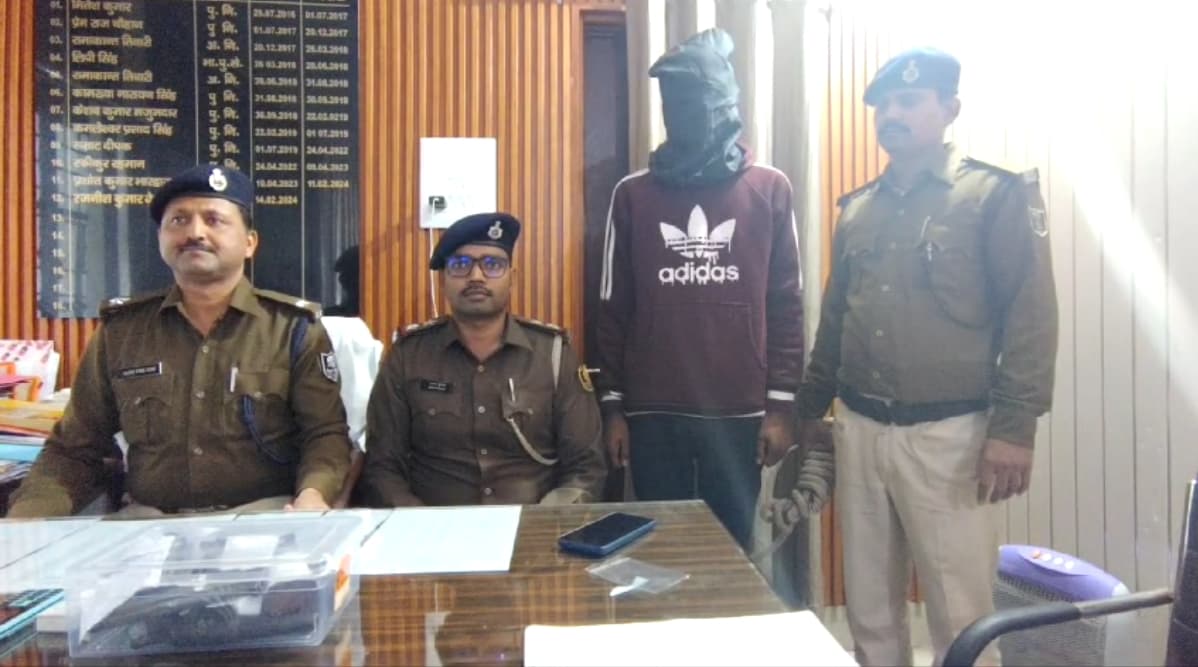 पटना की नौबतपुर पुलिस ने कई हथियार के साथ कुख्यात आरोपी को किया गिरफ्तार