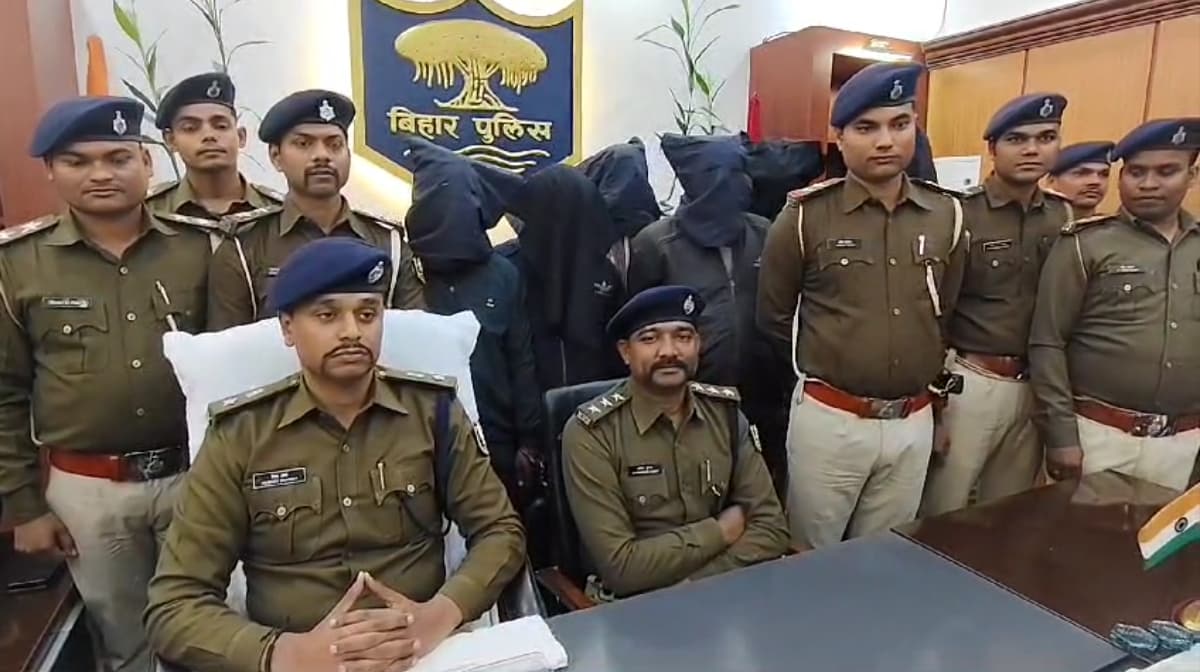 लूट के ज्वेलरी के साथ चार अपराधियों को कटिहार पुलिस ने पकड़ा..