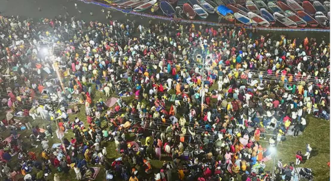 प्रयागराज में महाकुंभ शुरू, शाही स्नान के लिए उमड़ी श्रद्धालुओं की भीड़..