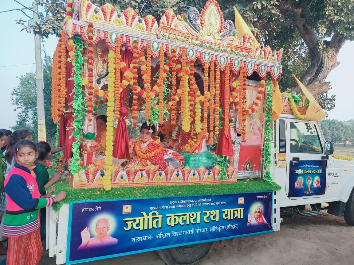 पटना क़े बख्तियारपुर में गायत्री कलश यात्रा में हजारों श्रद्धालु हुए शामिल..