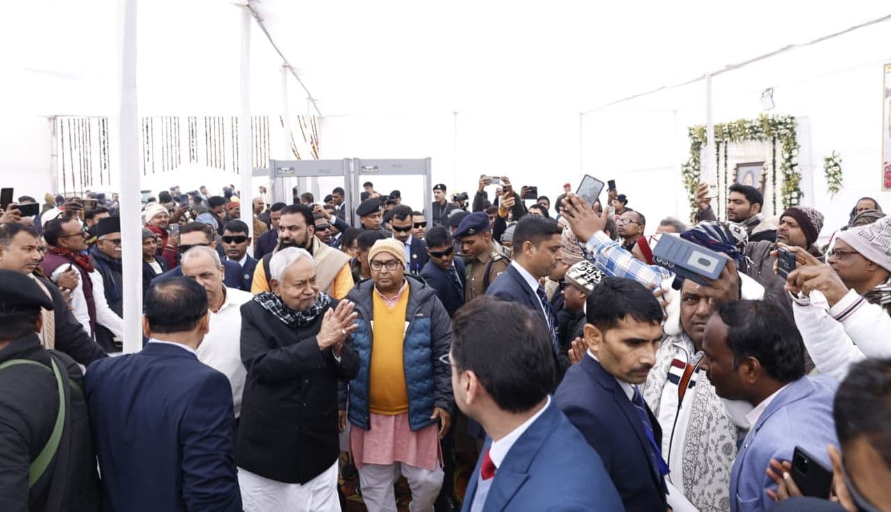 जदयू विधायक भगवान सिंह कुशवाहा की धर्मपत्नी स्व ऊषा कुमारी की पुण्य स्मृति में आयोजित शोक सभा में शामिल हुये मुख्यमंत्री