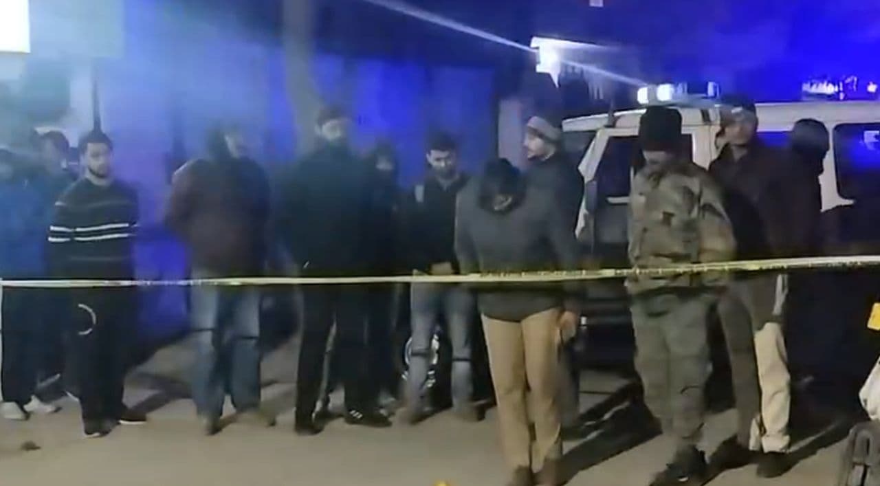 राजधानी में अपराधियों ने सरेआम की एक व्यक्ति की हत्या, बेटे का इलाज करवाने गया था मृतक...