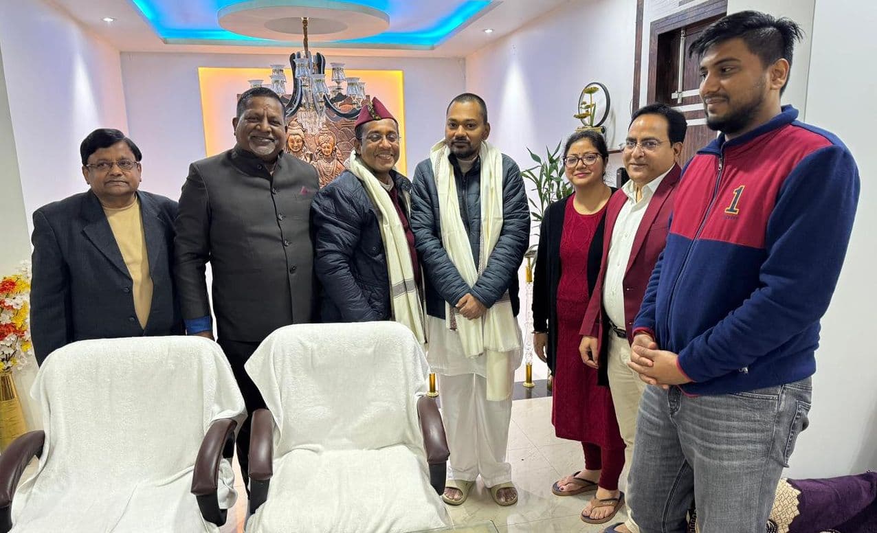 क्या जल्द ही राजनीति में आयेंगे निशांत, इस फोटो के सामने आने के बाद लगने लगे हैं कयास...