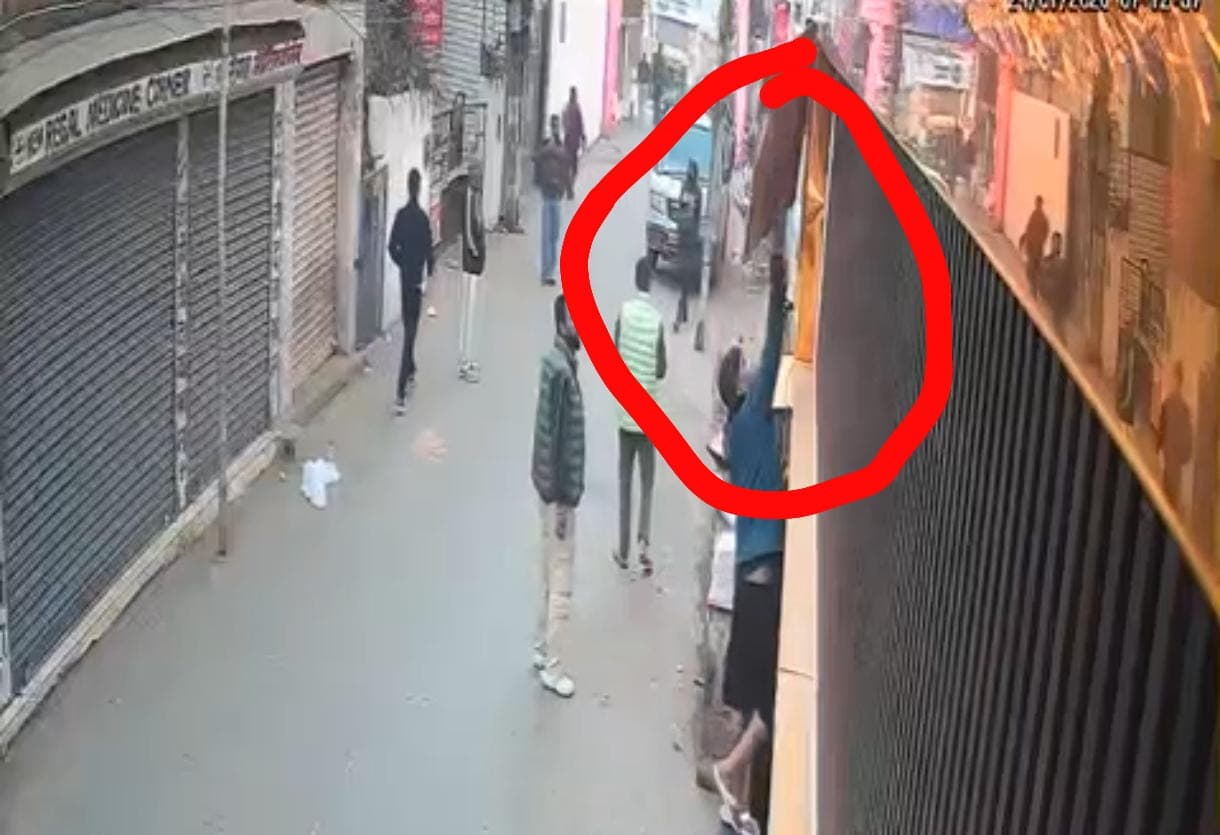 राजधानी पटना में पुलिस पस्त - बदमाश मस्त, सरेआम दिनदहाड़े दुकान में तोड़फोड़ और...