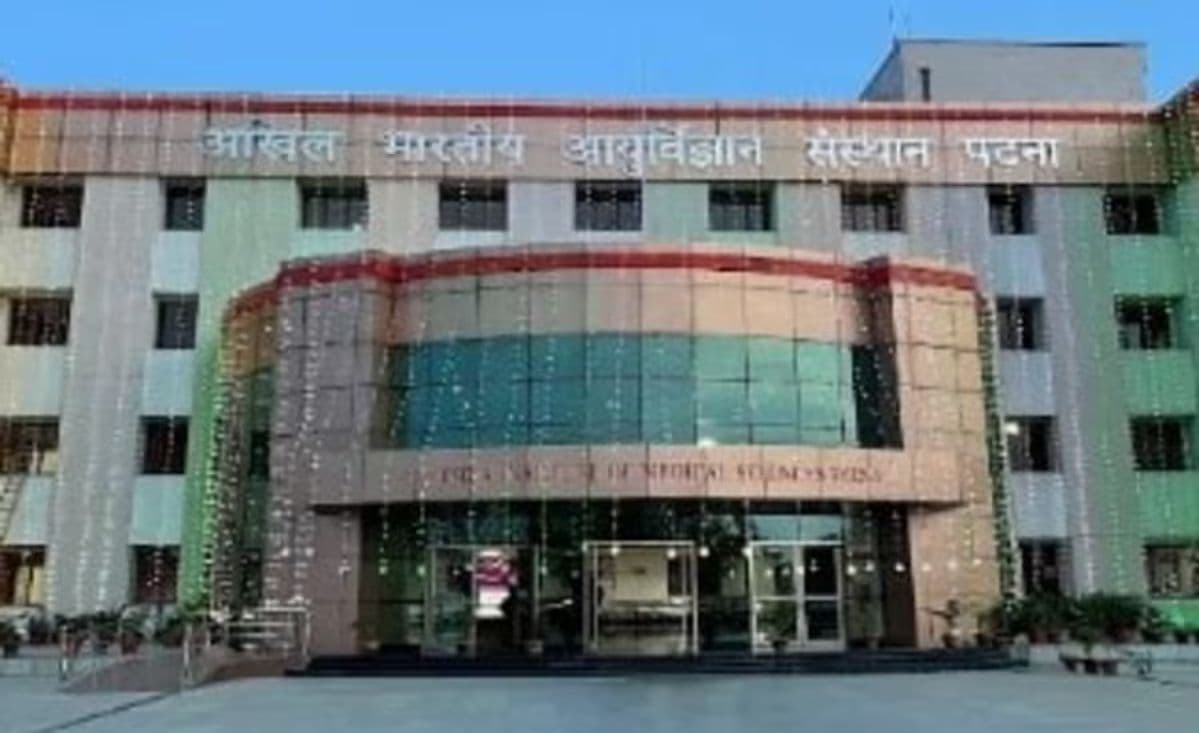 अब तक AIIMS से नहीं मिला नीट छात्रा के पोस्टमार्टम रिपोर्ट पर ओपिनियन, एक्सपर्ट ने SIT पर लगाये गंभीर आरोप....