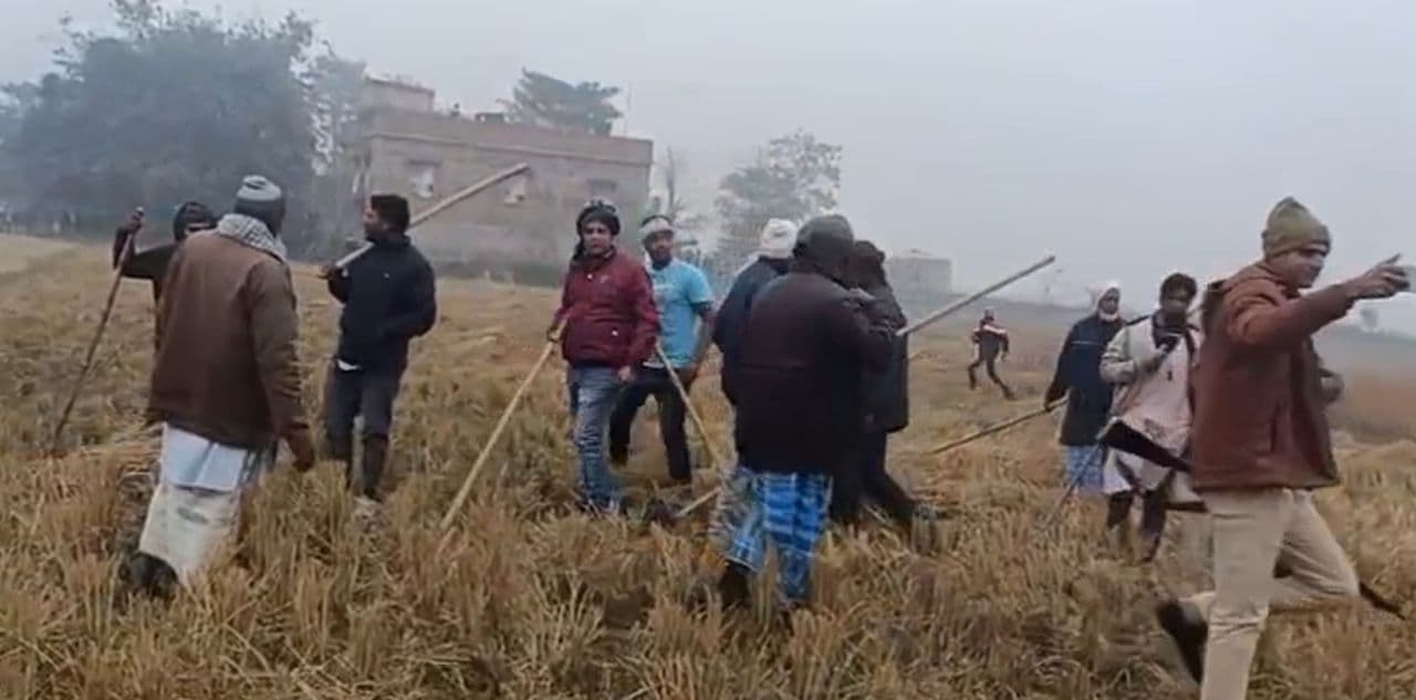 भूमि विवाद ने लिया खूनी मोड़! मुरली भरहवा गांव में जमकर चलीं लाठियां, एक दर्जन घायल