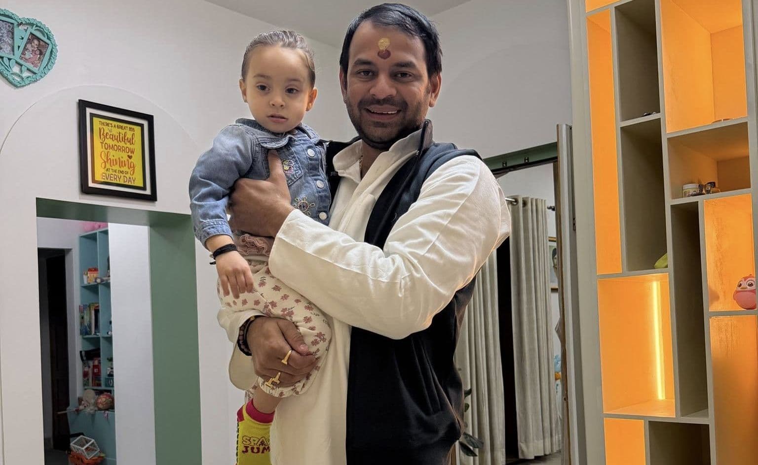 लालू परिवार में हो गई तेज प्रताप की वापसी? राबड़ी आवास पहुंच कर भतीजी के साथ खेला फिर...