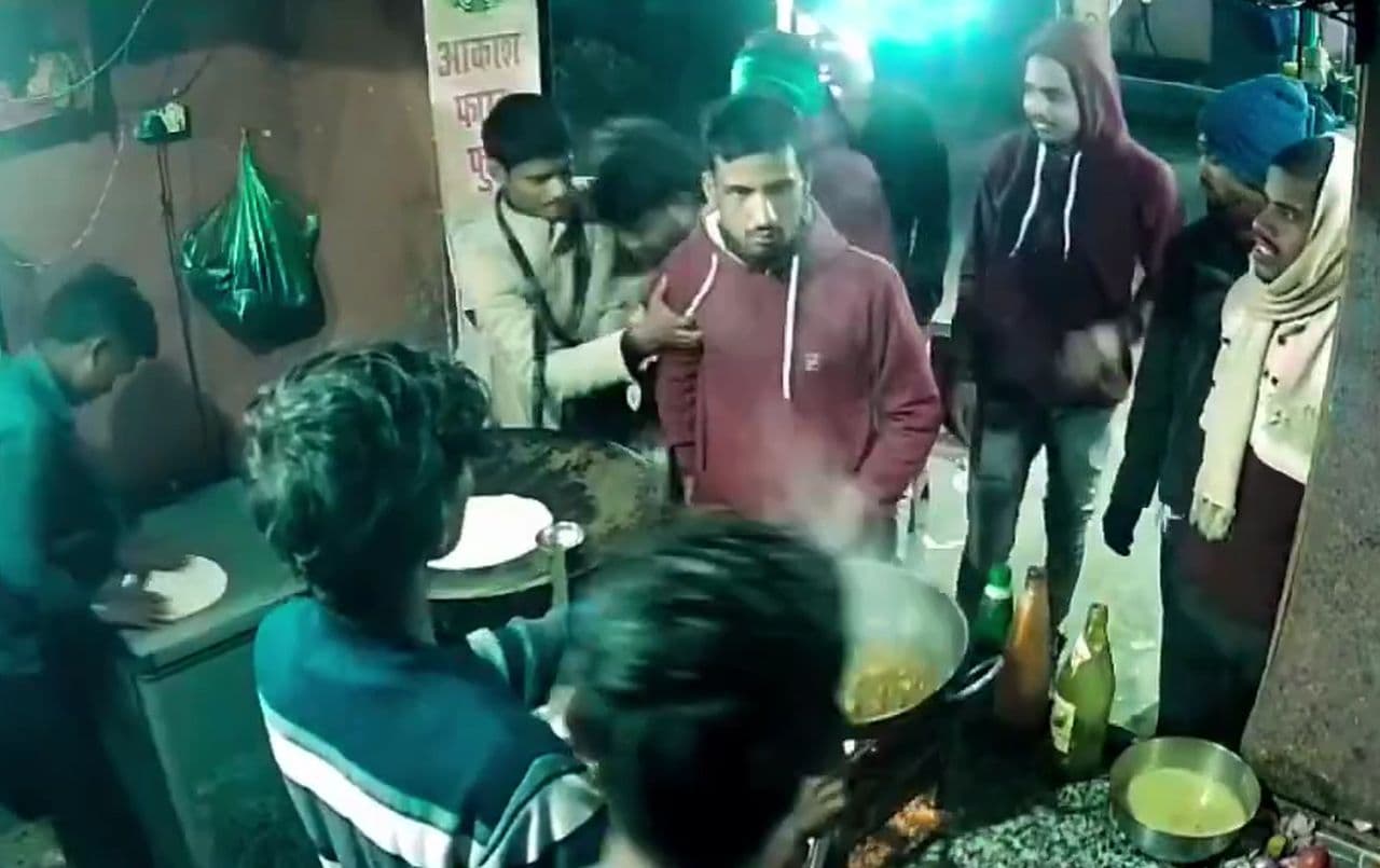 तेजस्वी के विधानसभा में शराबियों का तांडव, फ़ास्ट फ़ूड दुकान में हंगामा