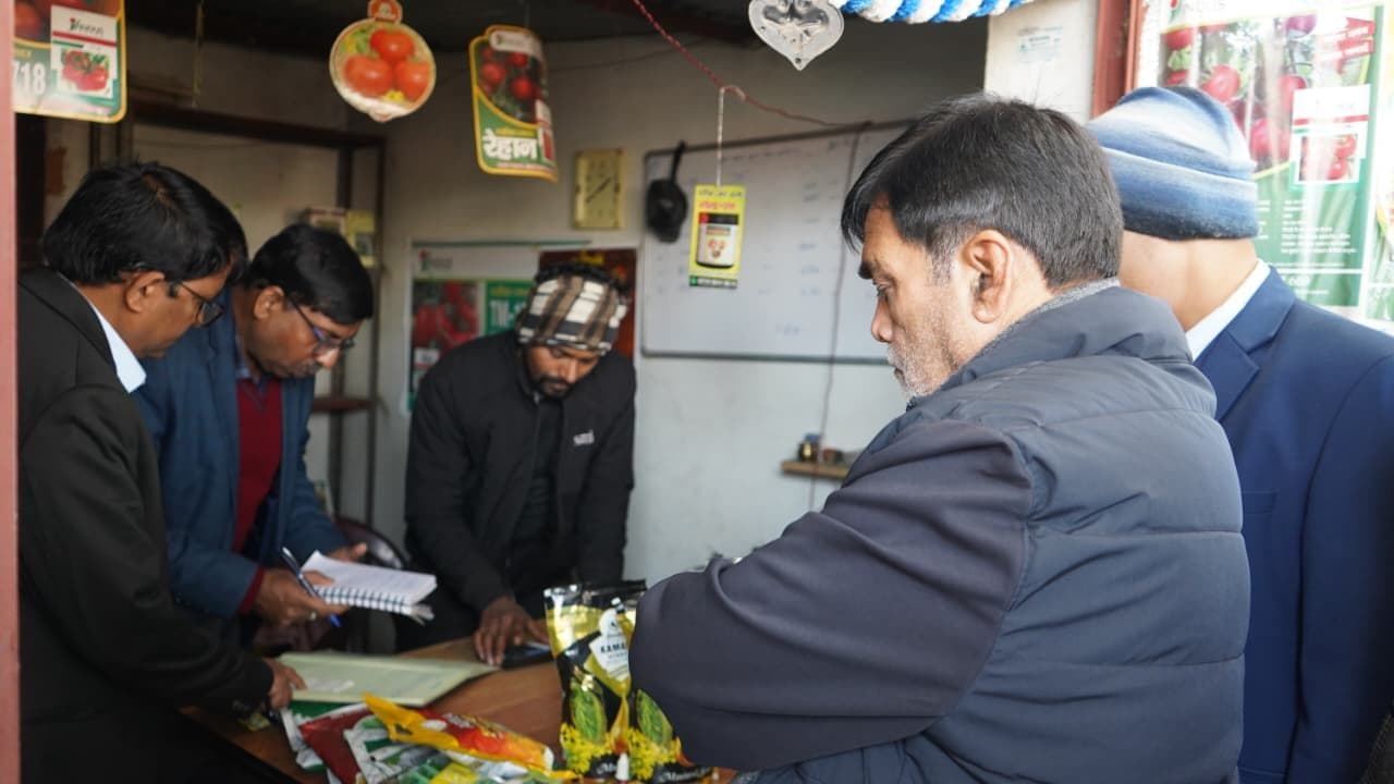 बीज और उर्वरक बिक्री में वसूले अधिक राशि तो नप जायेंगे, भोजपुर में कृषि मंत्री ने कहा दो टूक...