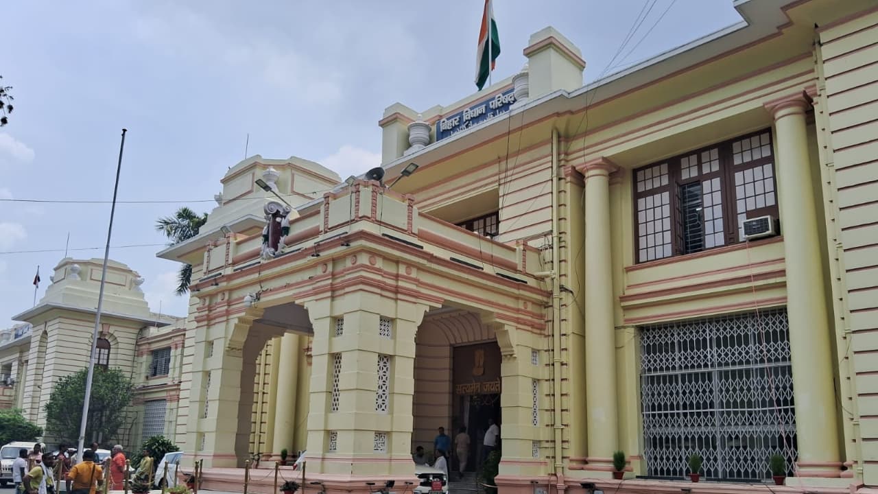 मानसून सत्र का आज तीसरा दिन, तेजस्वी यादव के इस्तीफे की मांग पर हो सकता है बवाल