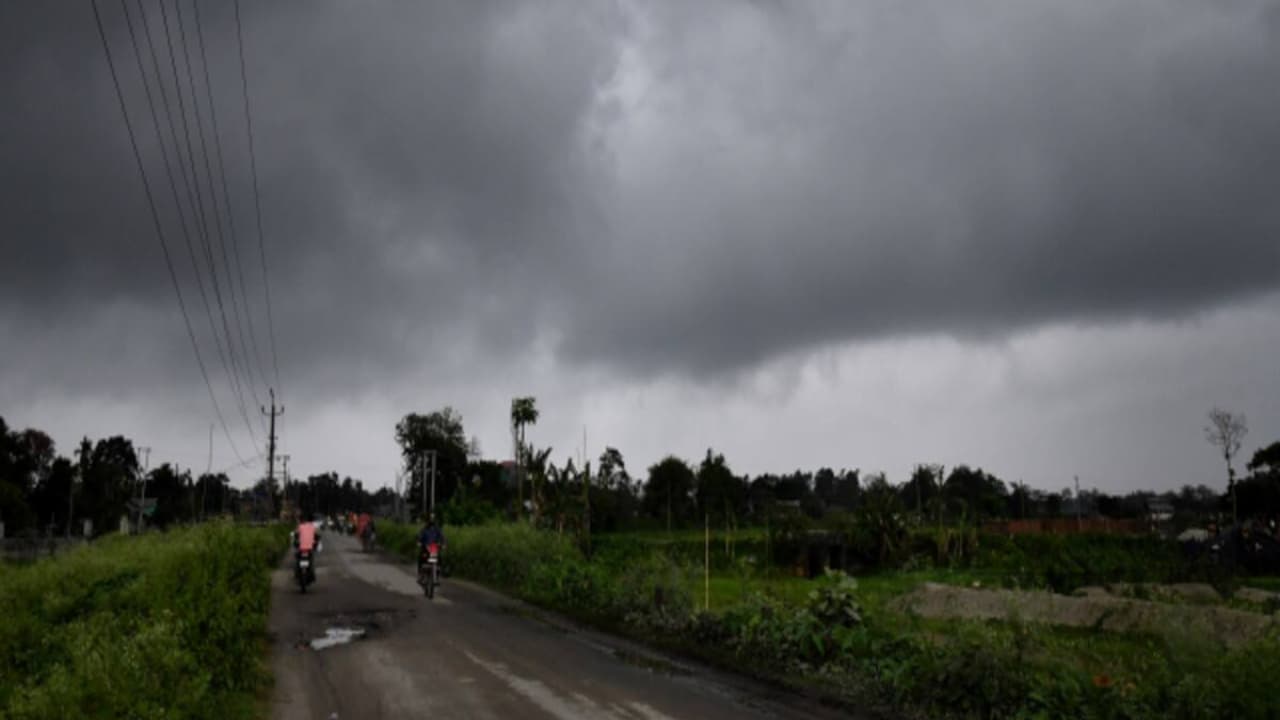 बिहार में मौसम विभाग का बड़ा अलर्ट, 28 जिलों में बारिश के साथ आकाशीय बिजली की संभावना