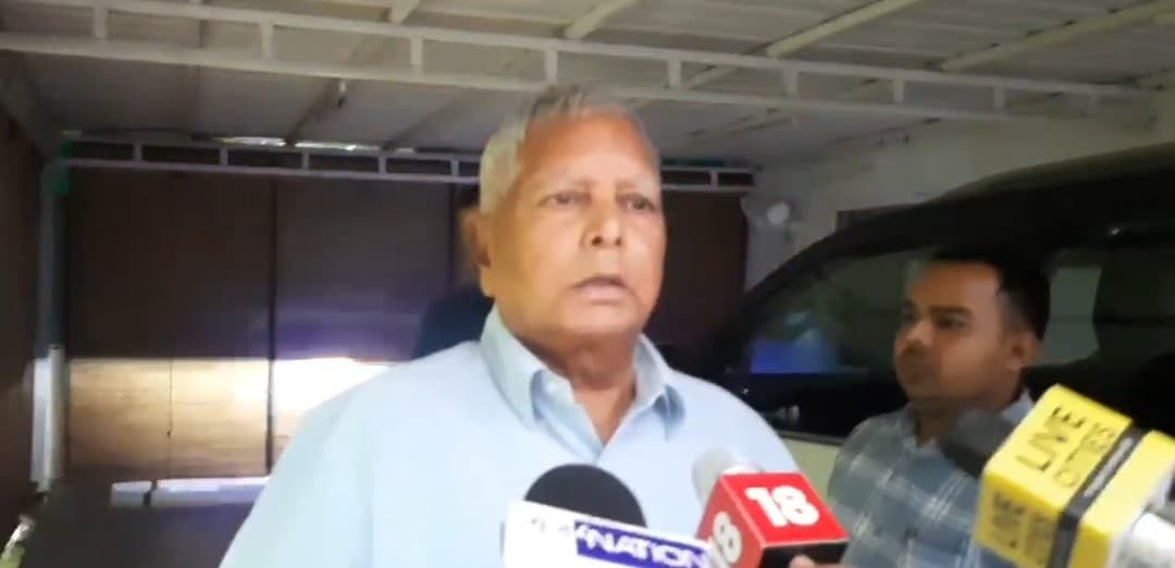 लालू यादव ने नीतीश कुमार से मांग इस्तीफा