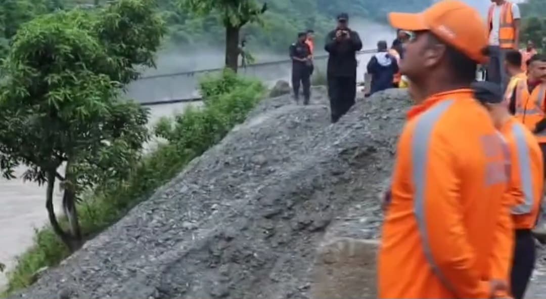नेपाल सरकार के आग्रह पर भारत की NDRF टीम ने शुरू की रेस्क्यू अभियान....