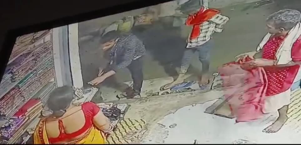 भागलपुर में कपड़ा दुकानदार से हथियार के बल पर 1 लाख की लूट..
