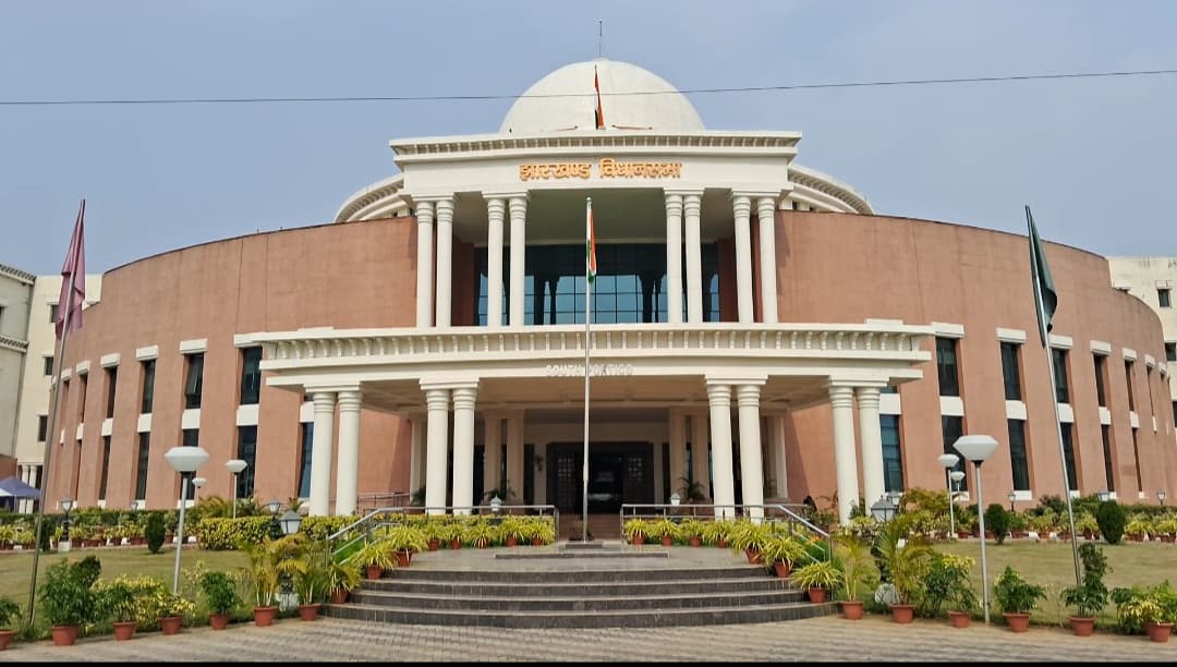 झारखंड विधानसभा का विशेष सत्र आठ जुलाई को आहूत करने के लिए राज्यपाल डॉ सी पी राधाकृष्णन ने मंजूरी दे दी है।