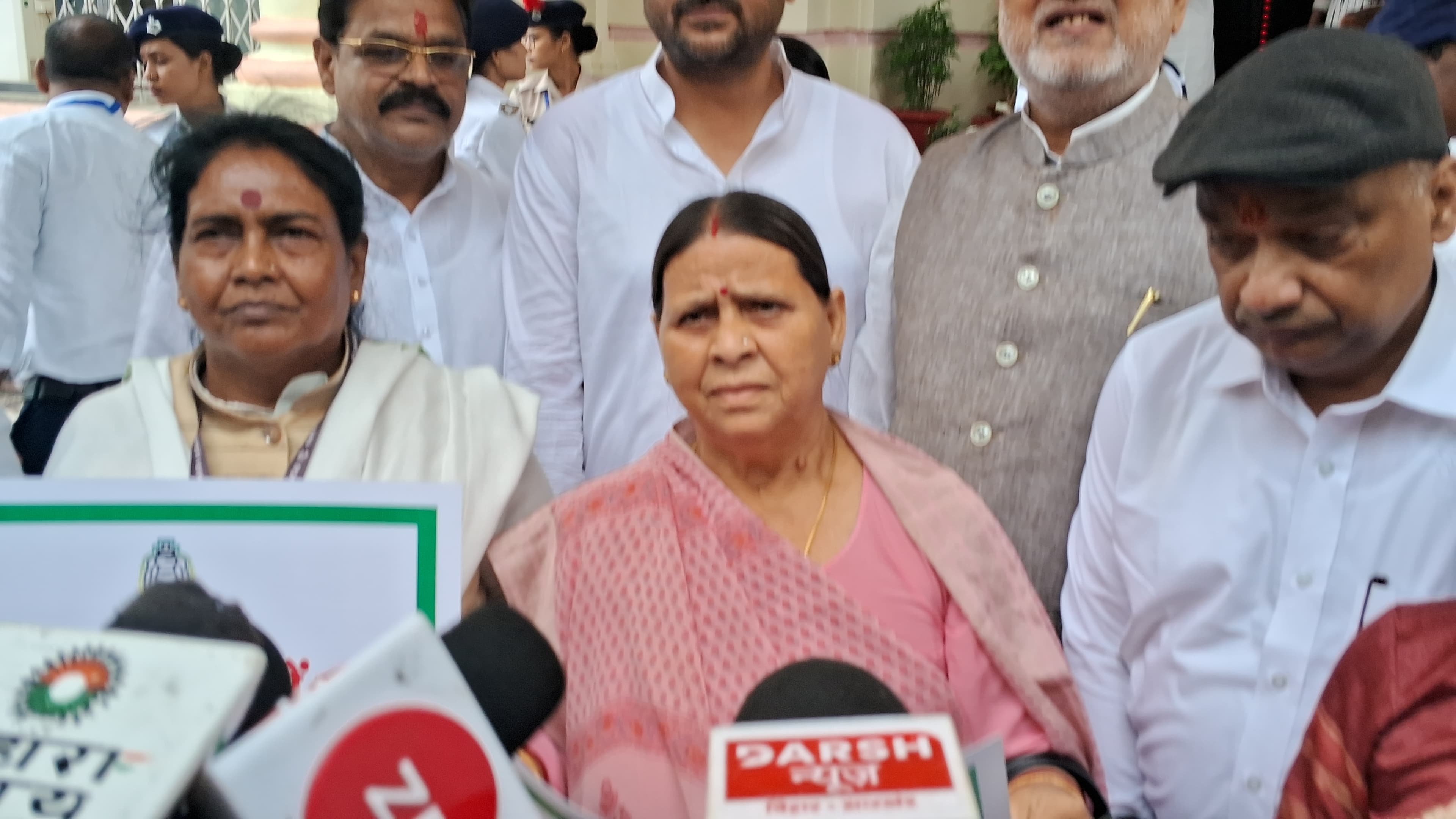 सदन का वॉकआउट किया विपक्ष