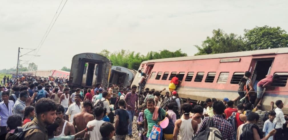 चंडीगढ़-डिब्रूगढ़ एक्सप्रेस दुर्घटनाग्रस्त : बढ़ रहा है मौत का आंकड़ा..