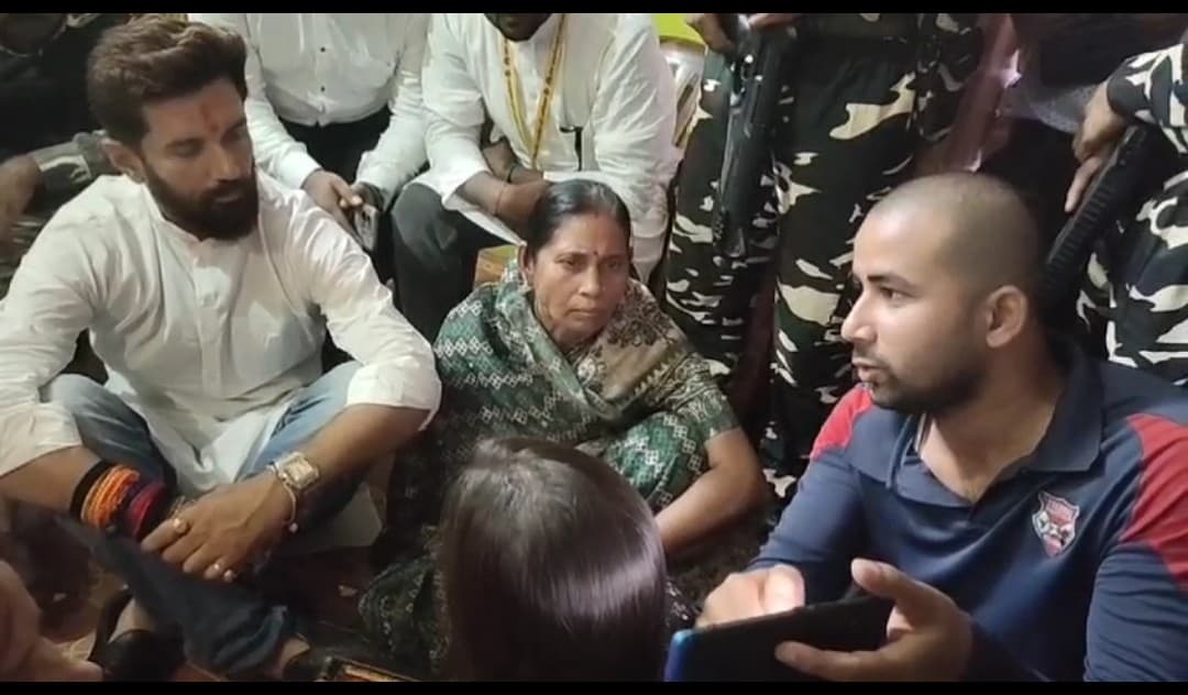 चिराग पासवान पहुंचे सीवान मृतक के परिजन से किए मुलाकात